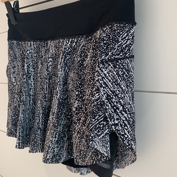 Lululemon Black Spotted Print Skirt! - Picture 2 of 5